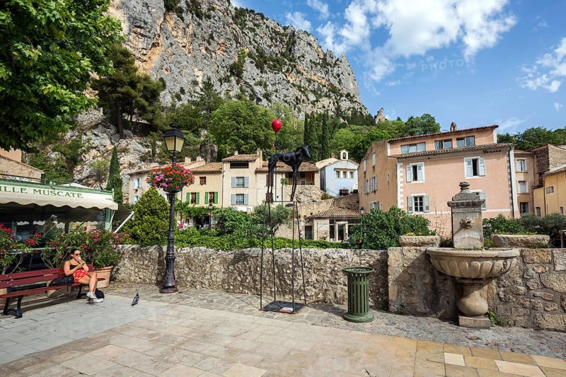 Place de Ieglise, Moustiers-Sainte-Marie, Département Alpes-de-Haute-Provence, Region Provence-Alpes-Côte d'Azur, Provence, France, Europe