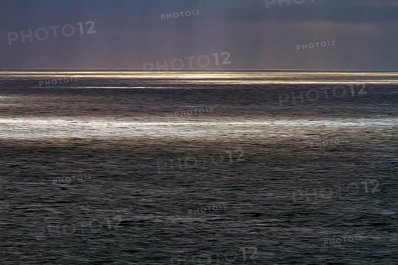 Sunbeams through cloud cover, sunlight glistening on the sea, evening sky, motion blur, illustration, background image