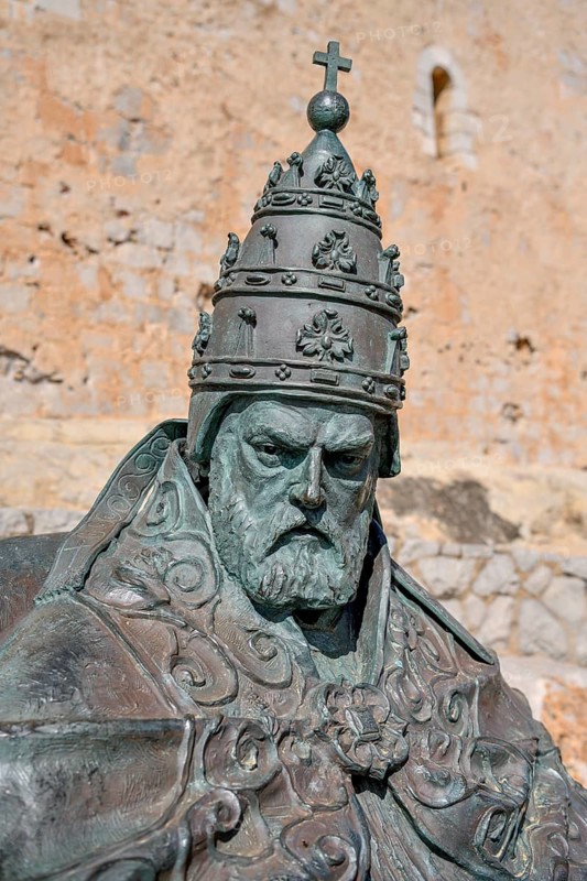 Monument to Pope Pedro de Luna (1342-1423), also known as Benedict XIII or Papa Luna, Peñíscola, Province of Castellón, Costa del Azahar, Valencia Region, Spain, Europe