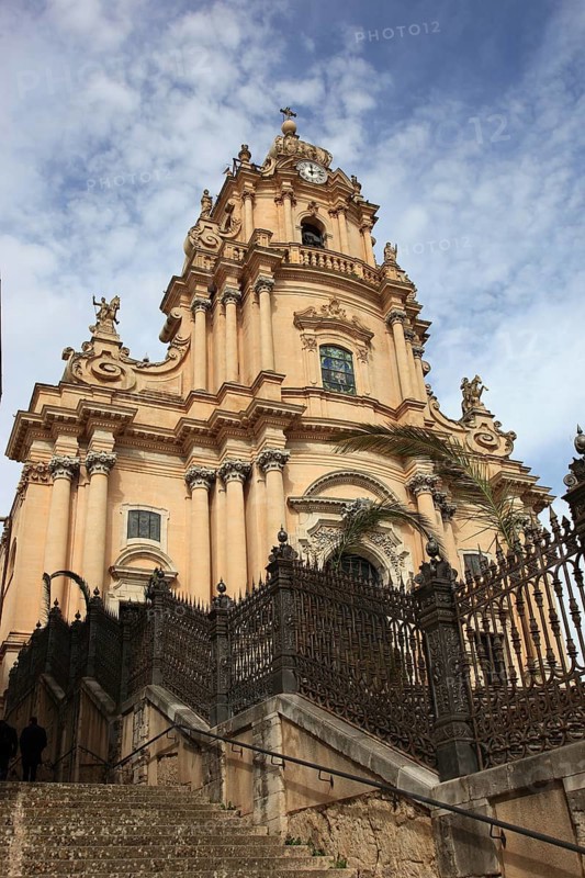 Old Town of Ragusa, the Collegiate Church of San Giorgio or Cathedral of Saint George in the late Baroque district of Ragusa Ibla, Unesco World Heritage Site, Sicily, Italy, Europe