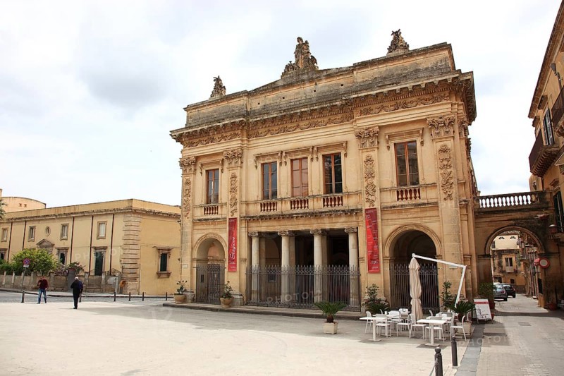 Old town of the late Baroque city of Noto in the Val di Noto, Theatre, Teatro Comunale Vittorio Emanuele, Syracuse Province, UNESCO World Heritage Site, Sicily, Italy, Europe