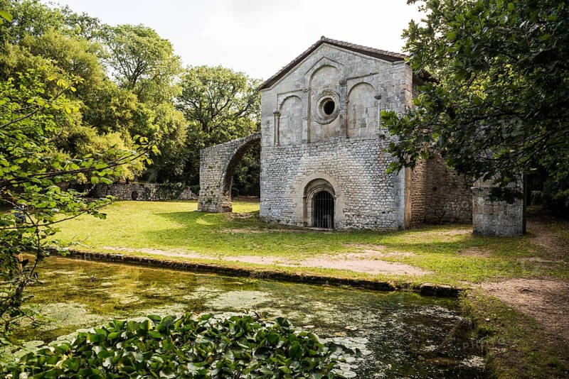 Old chapel, Notre-Dame du Val des Nymphes, La Garde-Adhémar, Plus beaux villages de France, Département Drôme, Provence, Auvergne-Rhône-Alpes, France, Europe