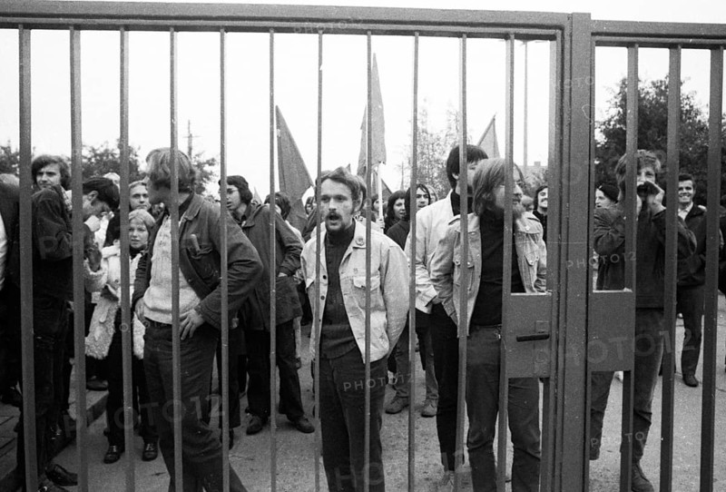 The congress of the DKP-affiliated Socialist German Workers' Youth (SDAJ) on 11.09.1971 in Bremen was accompanied by demonstrations by the youth organisation in Bremen and Wildeshausen .In front of the Bundeswehr, barracks in Wildeshausen, Germany, Europe