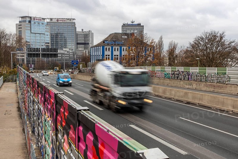 Motorway A40, Ruhrschnellweg, skyline of the city centre of Essen, this area would also be affected by a diesel driving ban, Essen, North Rhine-Westphalia, Germany, Europe