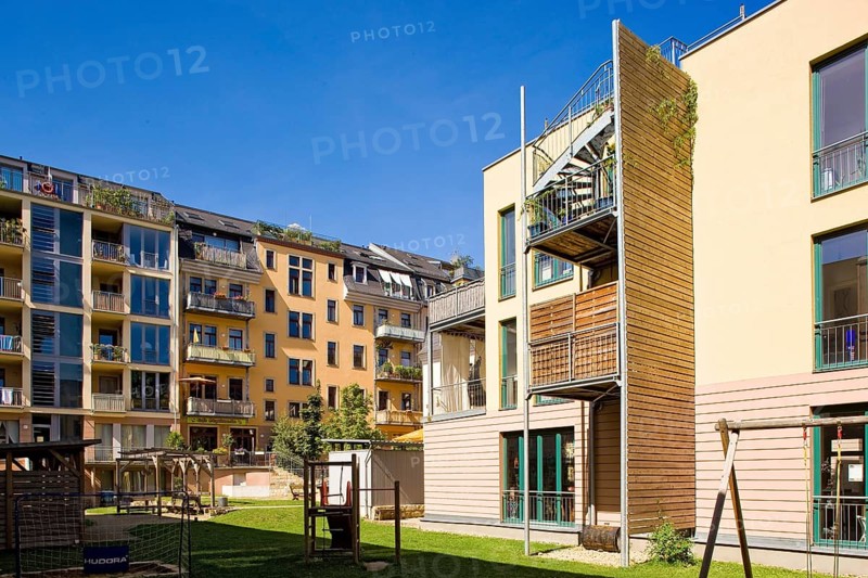 Sonnenhof in Dresden's Neustadt district. The Sonnenhof is located right next to the well-known Kunsthof between Alaunstrasse and Görlitzer Strasse. A particularly beautiful example of the redevelopment of the Outer Neustadt neighbourhood