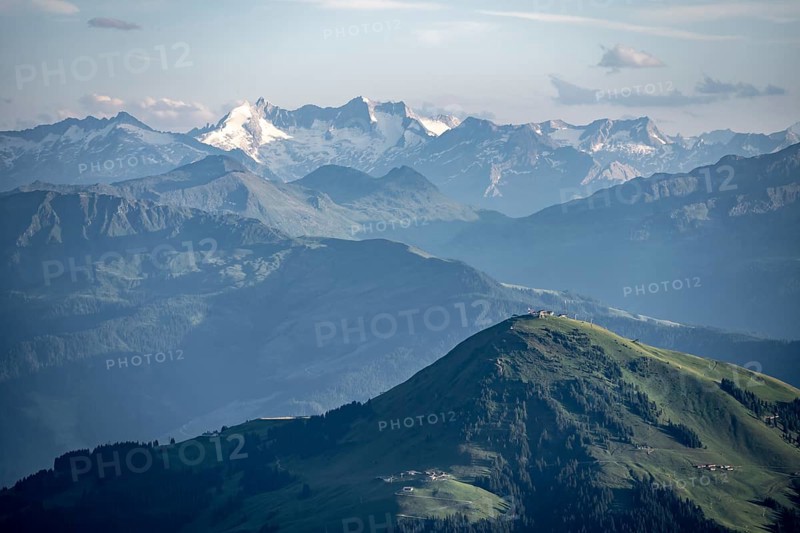 Evening atmosphere, view of Reichenspitze and Zillertal Alps, in front Hohe Salve, dramatic mountain landscape, view from Scheffauer, Tyrol, Austria, Europe