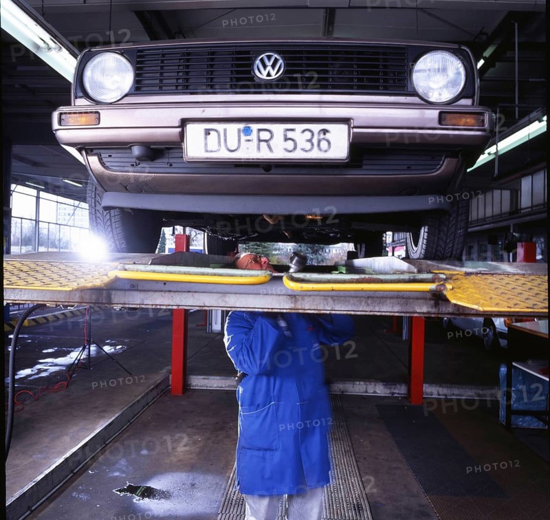 DEU, Germany: The historical slides from the times 80-90s events and persons from politics, culture, working life, medicine a.o. Duisburg. TÜV test. 80s