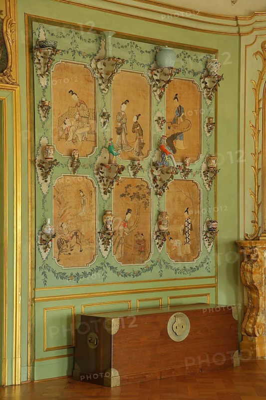 Chinese room with chest and tapestry, embroidery, interior view, castle, Lichtenwalde, Niederwiesa, Saxony, Germany, Europe