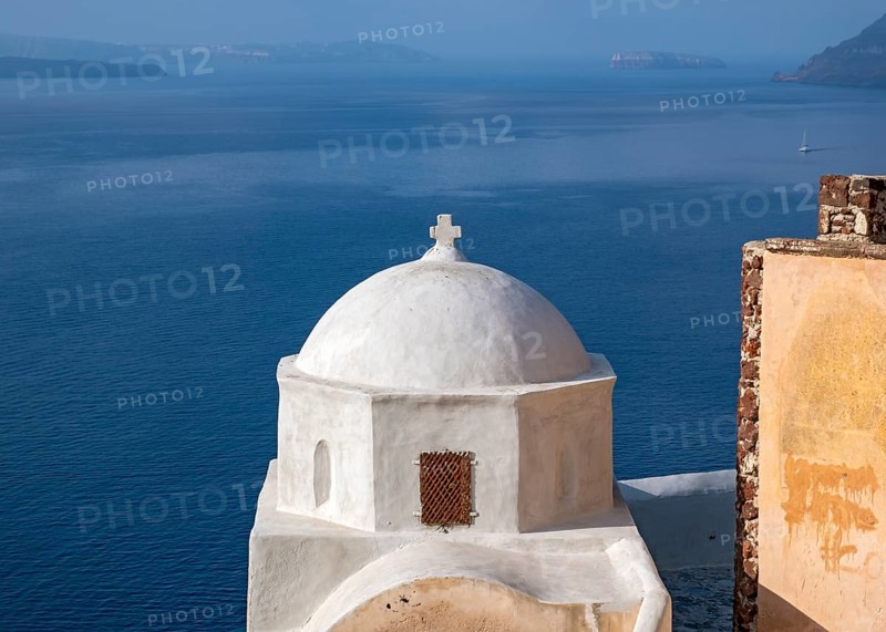 White-washed Agios Nikolaos Castle Church with blue sea in background, Ia, Oia, Santorini, Thira, Greece, Europe