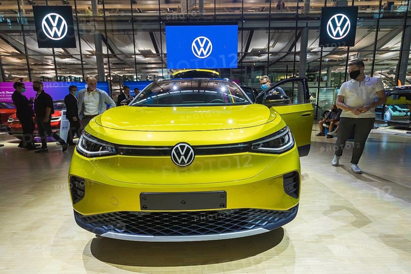 World premiere of the purely electrically driven SUV ID.4. This marks VW's entry into the world's largest market segment of compact SUVs