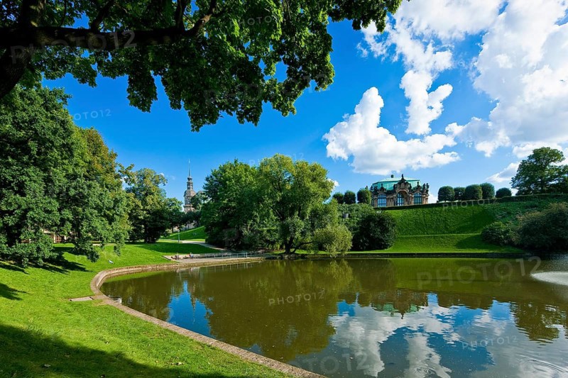 As a world-famous work of art, it is an important tourist destination for all visitors to the city. Zwinger pond
