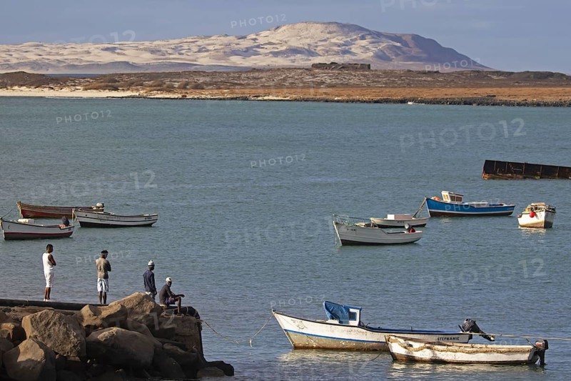 Fishermen and little fishing boats in the small harbour of Sal Rei on the island Boa Vista, Cape Verde, Cabo Verde archipelago in the Atlantic Ocean, Africa