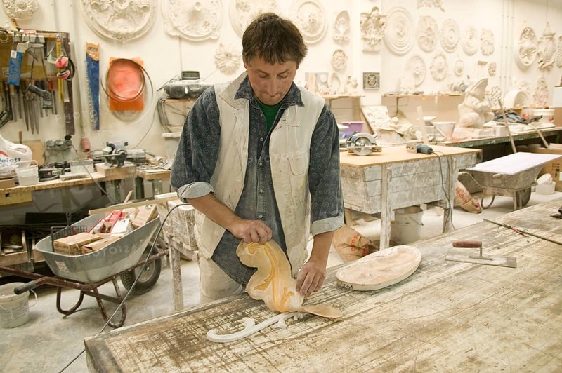 Restorer at Fuchs&Gierke, plaster workshop