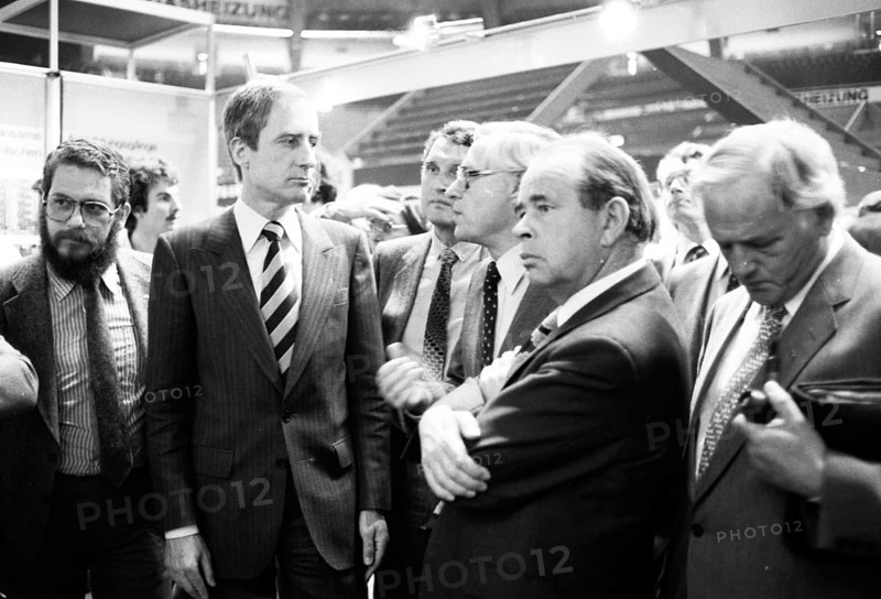 The 7th Interschool '80 education fair on 5 May 1980 in the Westfalenhalle Dortmund. N.N., Juergen Schmude, N.N., N.N., Juergen Girgensohn, Hermann Heinemann f.l, Germany, Europe