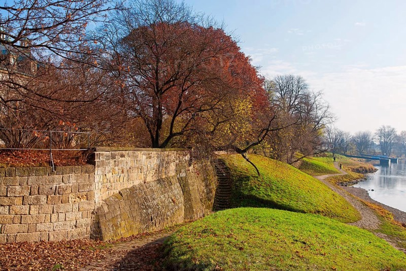 (© Sylvio Dittrich +49 1772156417) About 15 kilometres east of Dresden city centre, directly on the Elbe, lies Pillnitz Palace & Park, the most important chinoise palace complex in Europe. The extraordinary ensemble of architecture and garden art is harmoniously integrated into the river landscape of the Elbe valley in front of the vineyards