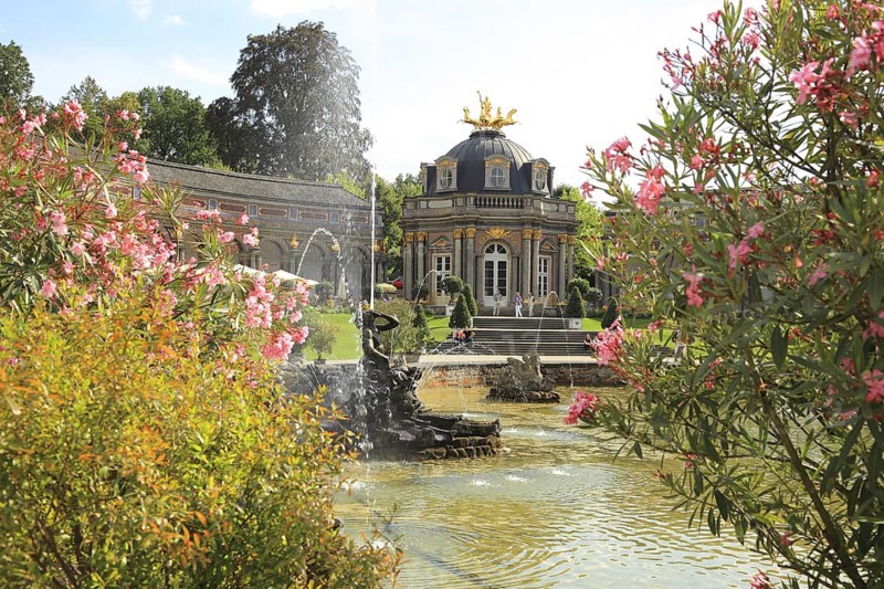 Waterworks and New Palace with Temple of the Sun at the Hermitage in Bayreuth, Upper Franconia, Bavaria, Germany, Europe