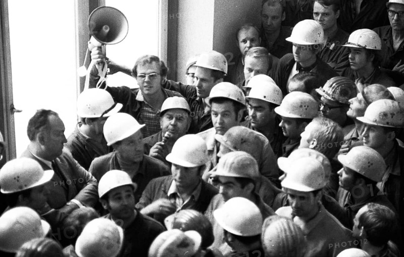 With a siege and temporary occupation of the Hoesch AG headquarters on 11.9.1969, spontaneous striking steelworkers opened a series of strikes in the coalfield, Germany, Europe
