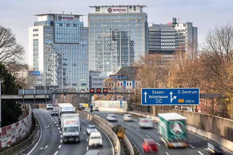 Motorway A40, Ruhrschnellweg, skyline of the city centre of Essen, this area would also be affected by a diesel driving ban, Essen, North Rhine-Westphalia, Germany, Europe
