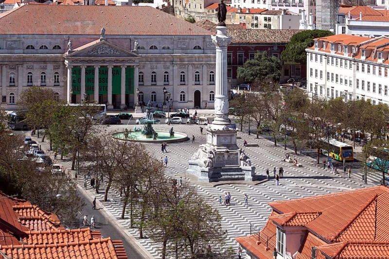 View of the old town, National Theatre and Rossio Square with monument to Dom Petro IV, Lisbon, Portuhal