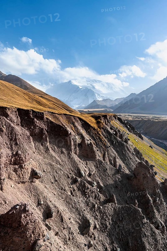 Achik Tash valley between high mountains, mountain landscape with glaciated peak Pik Lenin, Trans Alay Mountains, Pamir Mountains, Osh Province, Kyrgyzstan, Asia