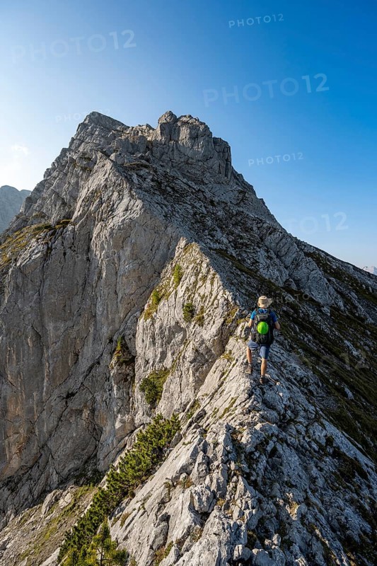 Mountaineer on a narrow ridge, mountain tour to the summit of the Hochkalter, Hochkalter crossing, Berchtesgaden Alps, Bavaria, Germany, Europe