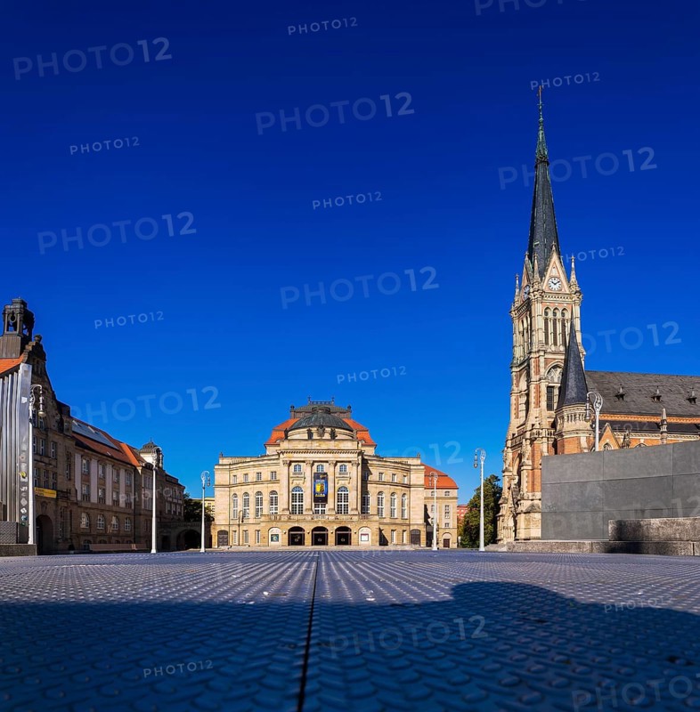 The Theatre Square in Chemnitz is located on the Street of Nations near the main railway station. It is surrounded by the König-Albert-Museum, the opera house, St. Peter's Church and the Hotel Chemnitzer Hof. It got its name when the opera house was still called the New City Theatre