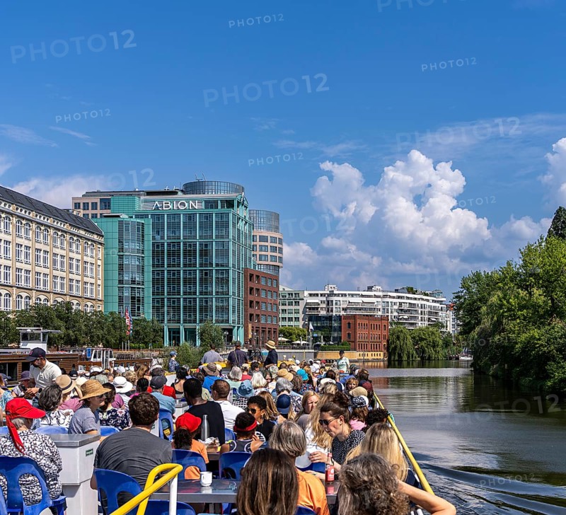 Steamer with passengers on the Spree in Berlin-Moabit, Germany, Europe