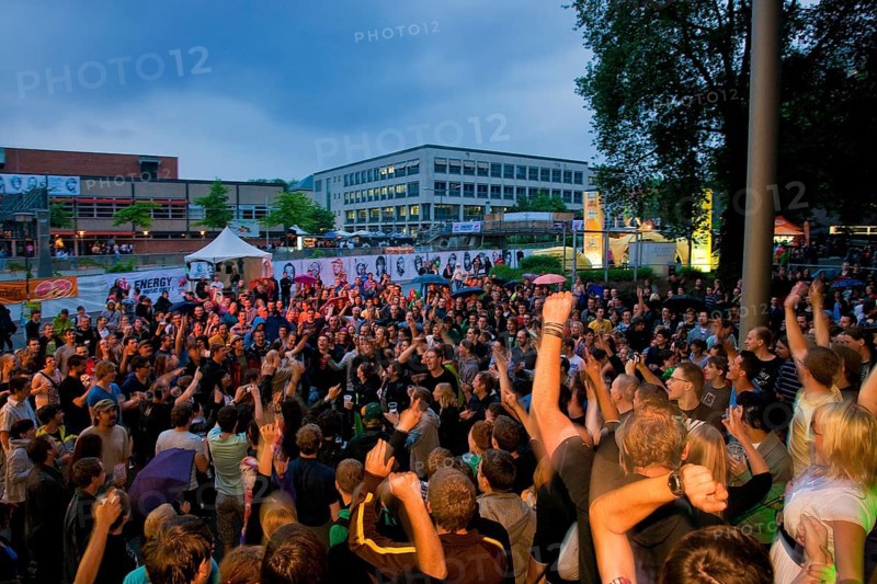 The Dresden Campus Party took place for the 16th time. The crowd rocked on a total of 6 band and party floors