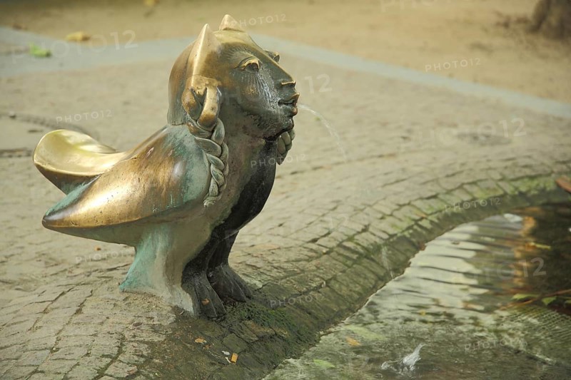 Europabrunnen by Gernot Rumpf 1980, sculpture, mythical creature, owl figure, bird figure, face, bronze, Europaplatz, Rüsselsheim, Hesse, Germany, Europe