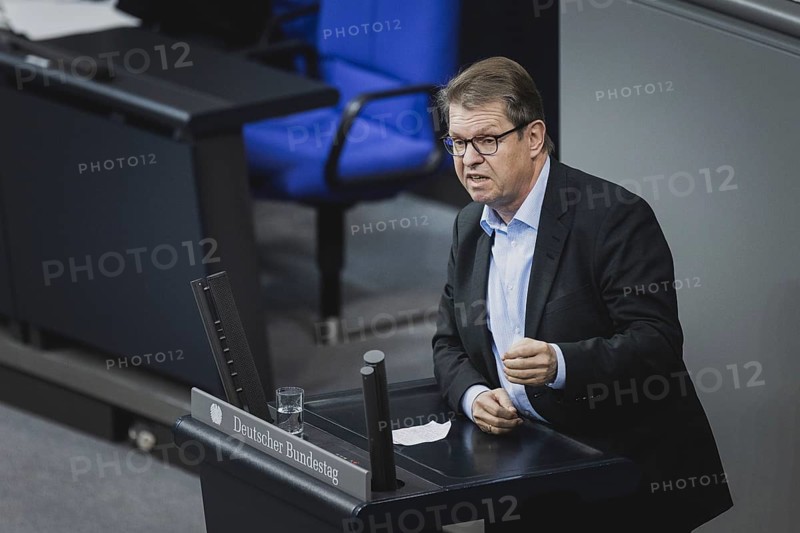 Ralf Stegner, Mitglied des Deutschen Bundestages (SPD), aufgenommen im Rahmen einer Sitzung des Deutschen Bundestages zum Thema 'Halbzeit der Wahlperiode' in Berlin, 14.12.2023