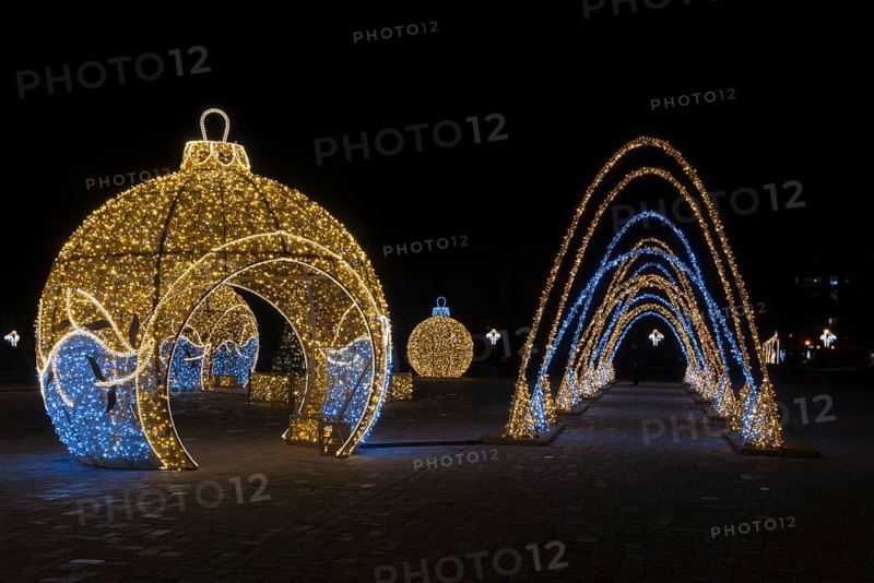 Arc, illuminated globe, world of lights, Magdeburg, most extensive Christmas and winter lighting in Central Germany, Saxony-Anhalt, Germany, Europe