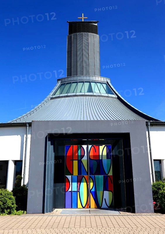 Two-leaf portal designed by Gerhard Böhm and colourful windbreak door made by Peter Luban, St. Christophorus motorway church, Himmelkron, Kulmbach district, Upper Franconia, Bavaria, Germany, Europe