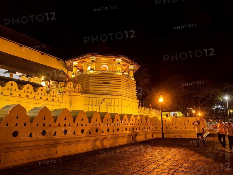 Temple of the Tooth at night, Sri Dalada Maligawa, Kandy, Sri Lanka, Asia