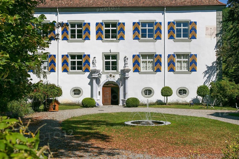 Rear castle, Mühlheim Castle of the Lords of Enzberg, park, garden, fountain, façade, shutters, entrance, entrance portal, wooden door, residence of the von Enzberg family, 1750 to 1755 baroque remodelling and new construction of the south wing by master builder Johann Steyr, historical building, architecture, Mühlheim an der Donau, Baden-Württemberg, Germany, Europe