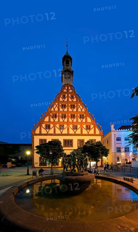 Zwickau Gewandhaus: landmark of the city, built in 1522-1525 in late Gothic style, with Renaissance elements and stepped gables. Former clothmakers' trading house (the Zwicksche Tuch was famous), it has served as the town theatre since 1823
