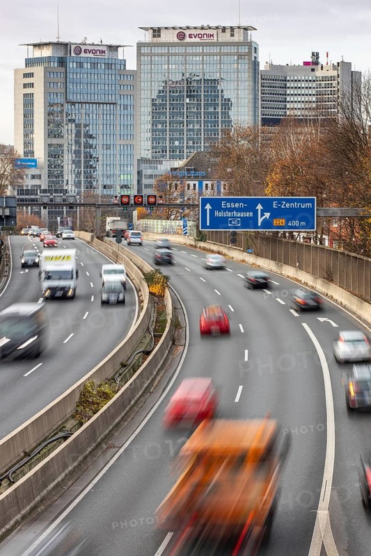 Motorway A40, Ruhrschnellweg, skyline of the city centre of Essen, this area would also be affected by a diesel driving ban, Essen, North Rhine-Westphalia, Germany, Europe