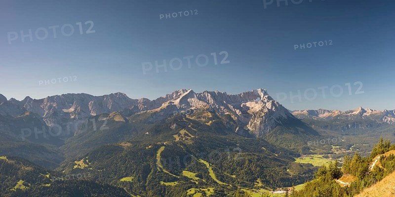 Panorama from Wank, 1780m, onto the Wetterstein Mountains with Alpspitze 2628m, Jubiläumsgrat and Zugspitze 2962m, Werdenfelser Land, Upper Bavaria, Bavaria, Germany, Europe