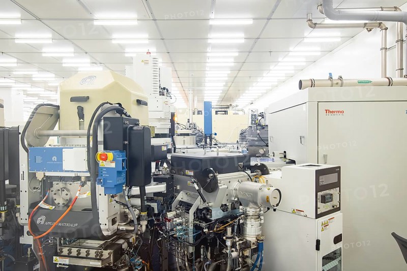 Press tour as part of SPIN2030, a campaign to highlight the diversity, excellence and attractiveness of Saxony as a centre of science, Fraunhofer Institute for Photonic Microsystems IPMS (CNT) Wafer production in the clean room