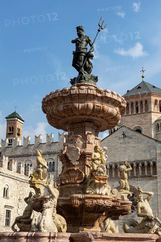 Neptune Fountain, Trento, Tyrol, Italy, Europe
