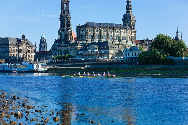 Rowing training on the Elbe in front of Dresden's Old Town