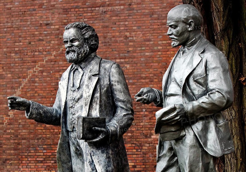 Statues of Karl Marx and Vladimir Ilyich Lenin in front of the Central Committee of the MLPD, Gelsenkirchen, Ruhr Area, North Rhine-Westphalia, Germany, Europe