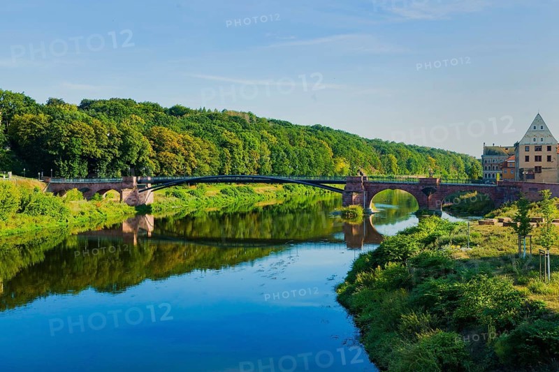 The Pöppelmann Bridge, probably the most famous bridge, spans the Mulde in the northern part of the old town. The heritage-protected structure from 1719 originally had six basket arches, four of which have been preserved since the August floods in 2002. Since 2012, the middle section of the bridge has consisted of a steel tube truss bridge. The bridge is 143m long