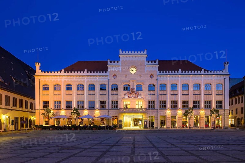 Today, Zwickau is a large district town in the south-west of the Free State of Saxony. The city is known as the Automobile & Robert Schumann City and is the fourth largest city after Leipzig, Dresden and Chemnitz as well as one of the regional centres in the Free State. The Zwickau town hall (1404-1862)