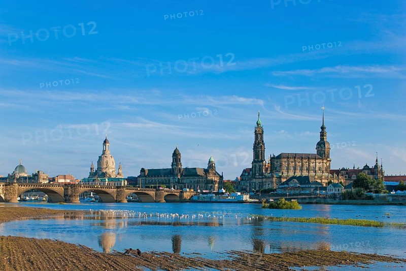 Dresden silhouette, with a view from the Neustädter Elbufer to Dresden's historic city centre. The Elbe floodplains provide the Elbe with the necessary space to absorb the water masses during floods. Here, the banks were subsequently lowered to relieve the flood defences