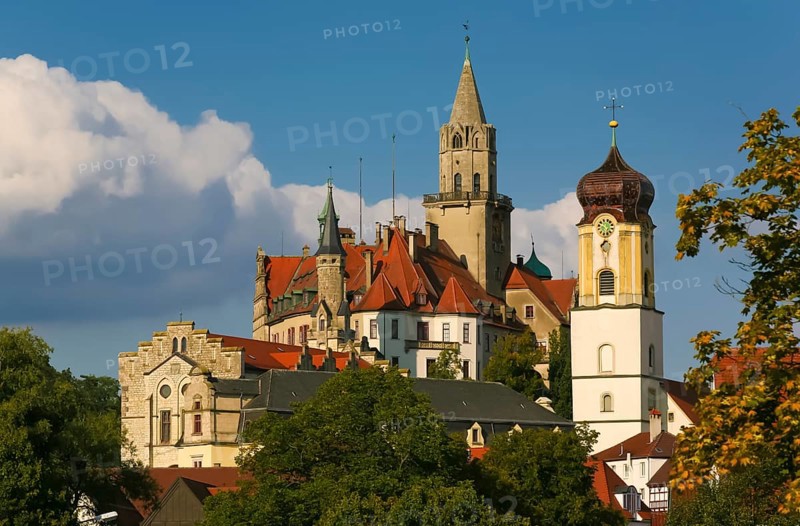 Hohenzollern Palace Sigmaringen, former princely residence and administrative seat of the Princes of Hohenzollern-Sigmaringen, town palace, architecture, historical building, on the right Roman Catholic parish church of St John, St John the Evangelist, baroque hall church, church, west view, Sigmaringen, Upper Swabia, Baden-Württemberg, Germany, Europe