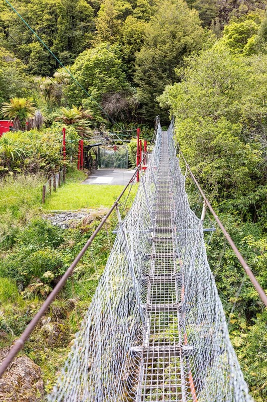 Buller Gorge Swingbridge, Buller River, Murchison, Neuseeland