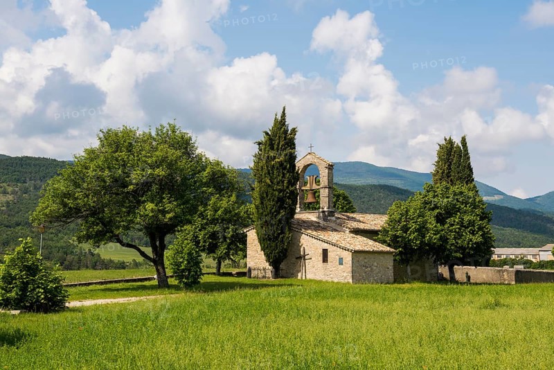 Picturesque chapel, Eglise Saint-Arnoux, Montguers, Département Drôme, Provence, Auvergne-Rhône-Alpes, France, Europe