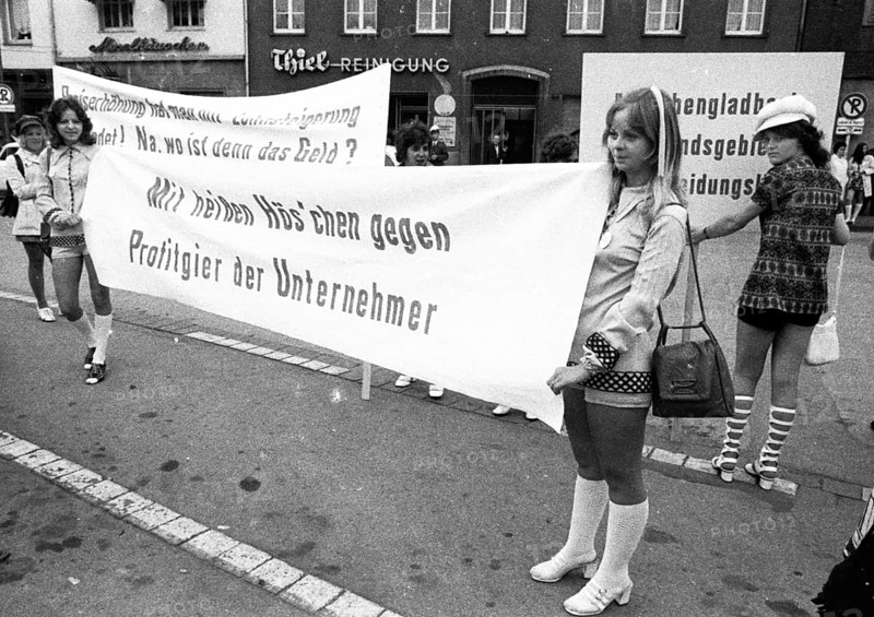 With sometimes original slogans, members and supporters of IG Textil und Bekleidung demonstrated for their interests in Moenchen-Gladbach on 15 June 1971