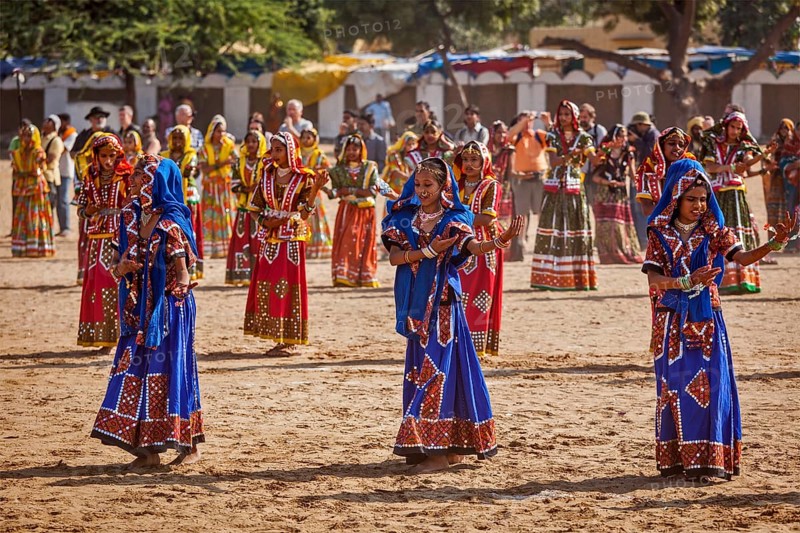 PUSHKAR, INDIA, NOVEMBER 21, 2012: Unidentified Rajasthani girls in traditional outfits dancing at annual camel fair Pushkar Mela in Pushkar, Rajasthan, India, Asia