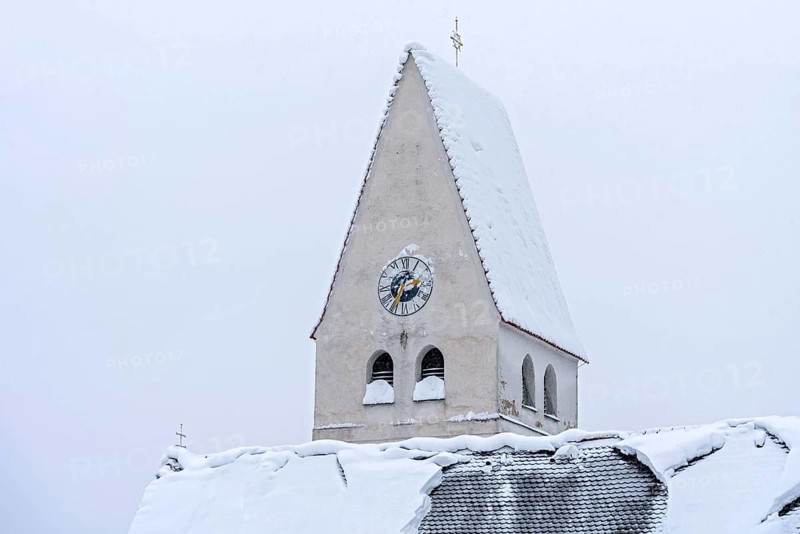 Bell tower, St Martin's parish church, late Middle Ages, snowed in, fresh snow, heavy snowfall, falling snow slab, roof avalanche, onset of winter, Marzling, Freising, Upper Bavaria, Bavaria, Germany, Europe
